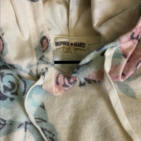3/$20 Inspired Hearts Super Soft Cream & Pink Rose Floral Hooded Sweater L - Picture 4 of 5
